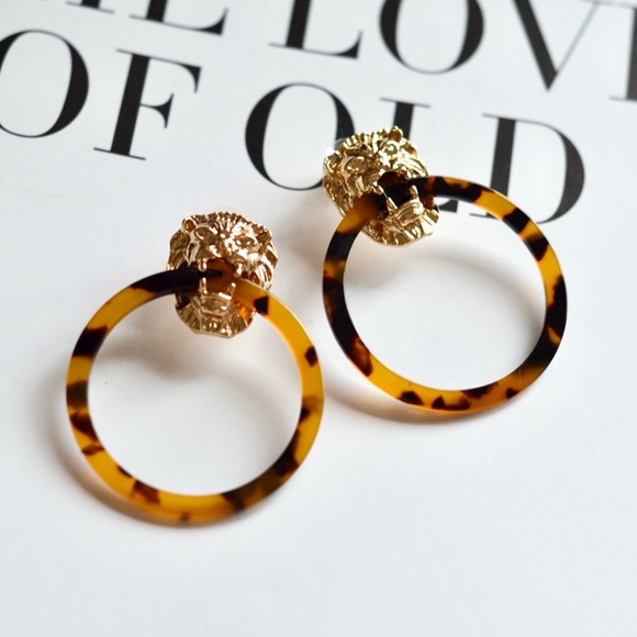Nordstrom Jewelry - Tortoise Shell Hoop Acrylic Earrings Lion Knocker